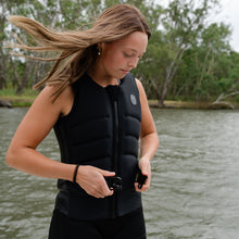 Load image into Gallery viewer, 2027 IVY SIGNATURE VEST BLACK